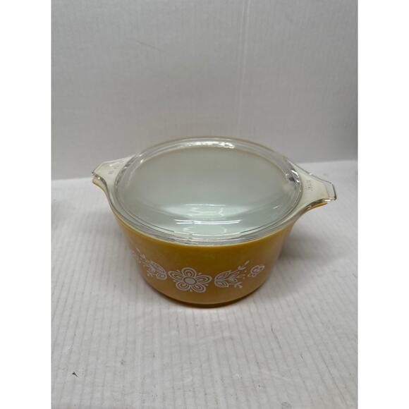 Pyrex Bowls 1Qt & 1.5 Pt In Butterfly Gold & White Pattern 473(has lid) & 474b - Picture 4 of 6